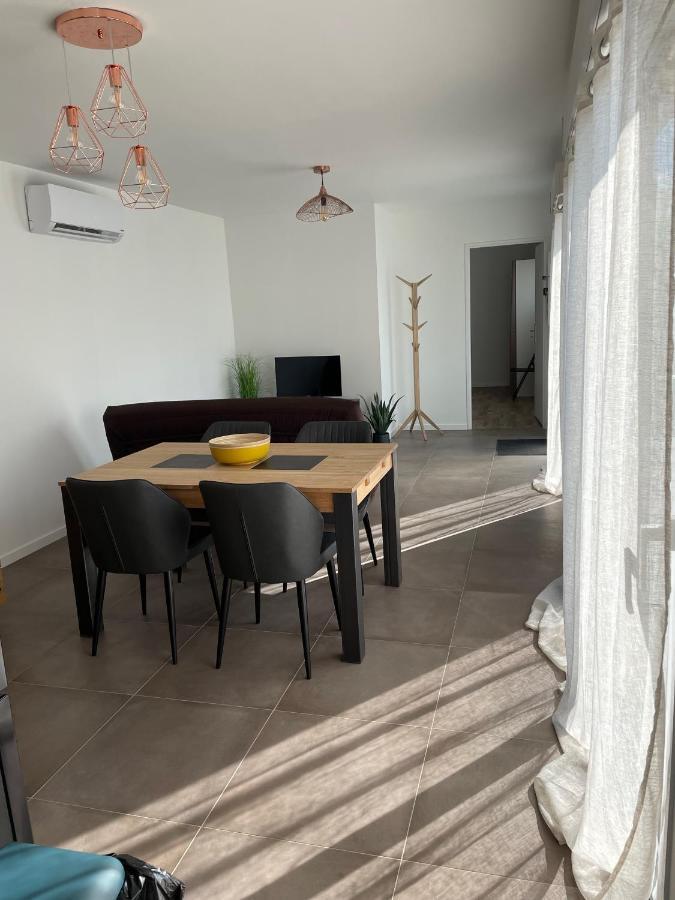 Maison Fleurs De Lys, Climatisee, Wifi Et Parking Privee Gratuit, Lave-Linge, Vernon Giverny المظهر الخارجي الصورة